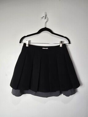 Prepoy Luluswings Black Pleated Mini Skirt with Contrast Hem.